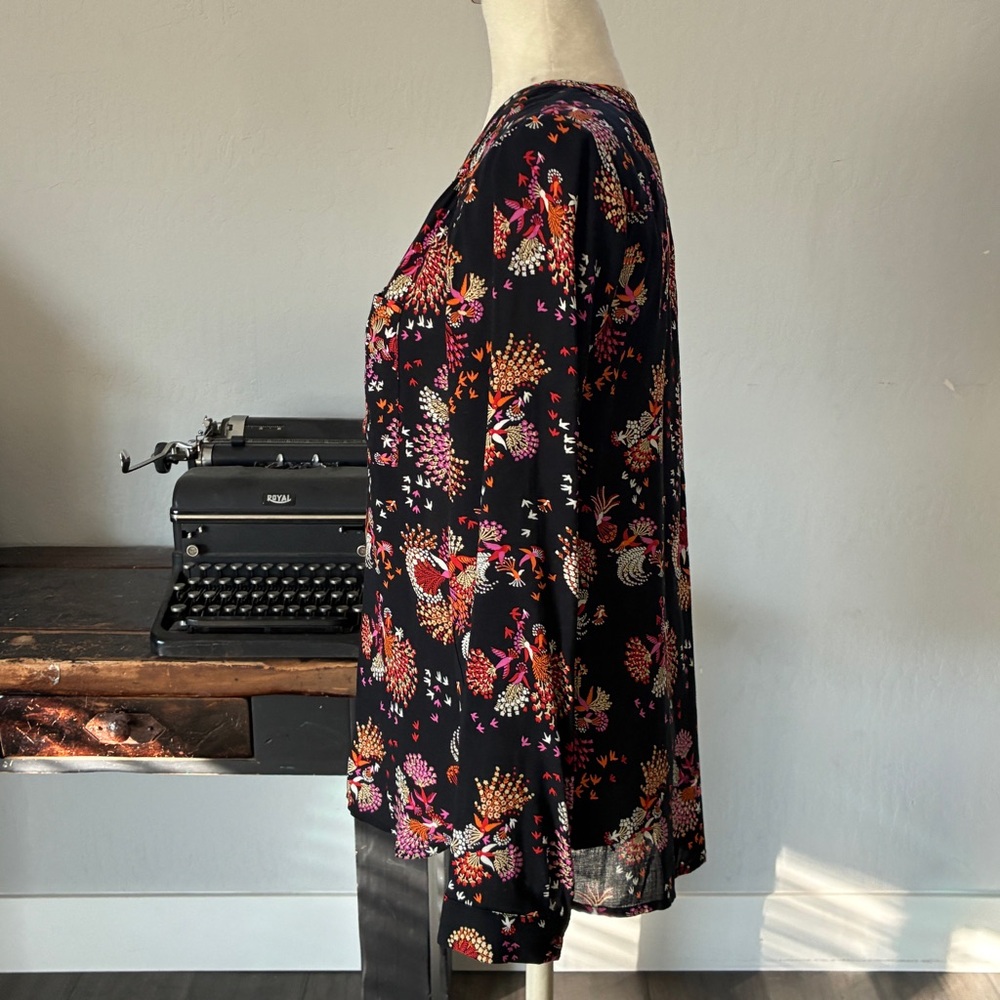 Anthropologie 28 of 52 Conversations Whimsical Bird and Floral Top - Size 6 - Picture 8 of 16